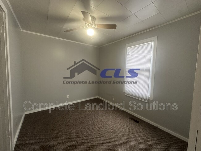 Building Photo - 916 Kussner St