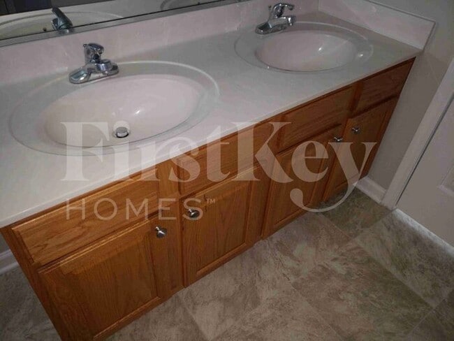 Building Photo - 2140 Lauren Woods Dr