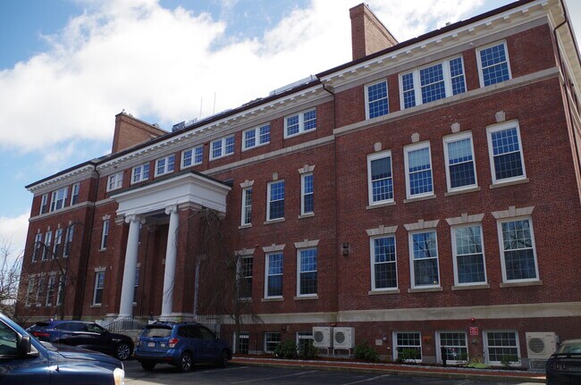 Building Photo - 52 Sanborn St