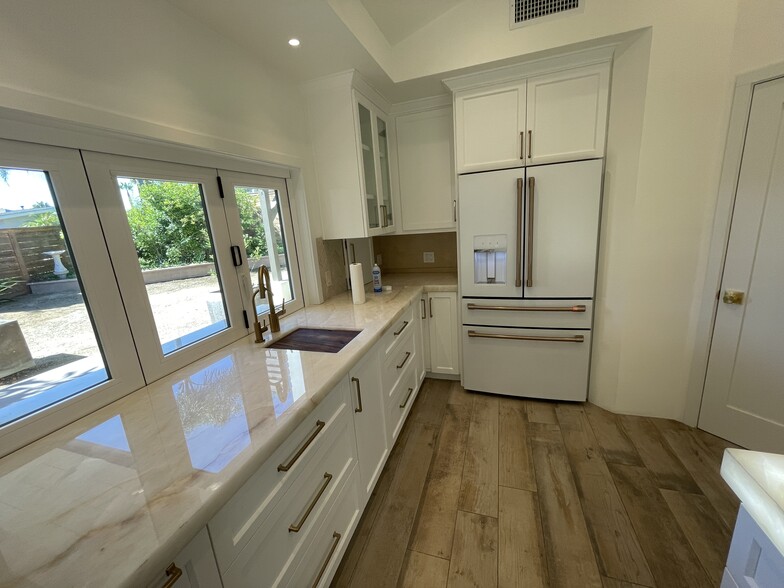 Building Photo - 1046 Sidonia St
