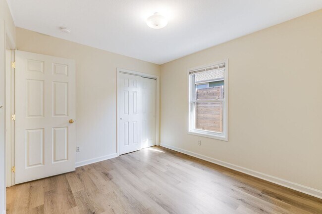 Building Photo - Newly-Updated 3-Bedroom Home in West Ashev...