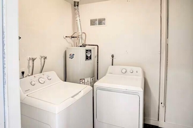 Building Photo - 1233 E Marny Rd