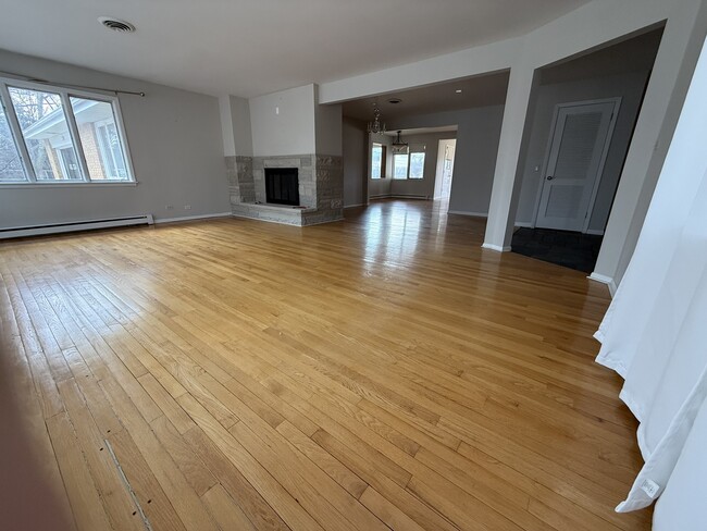 Building Photo - 3336 Overland Pass