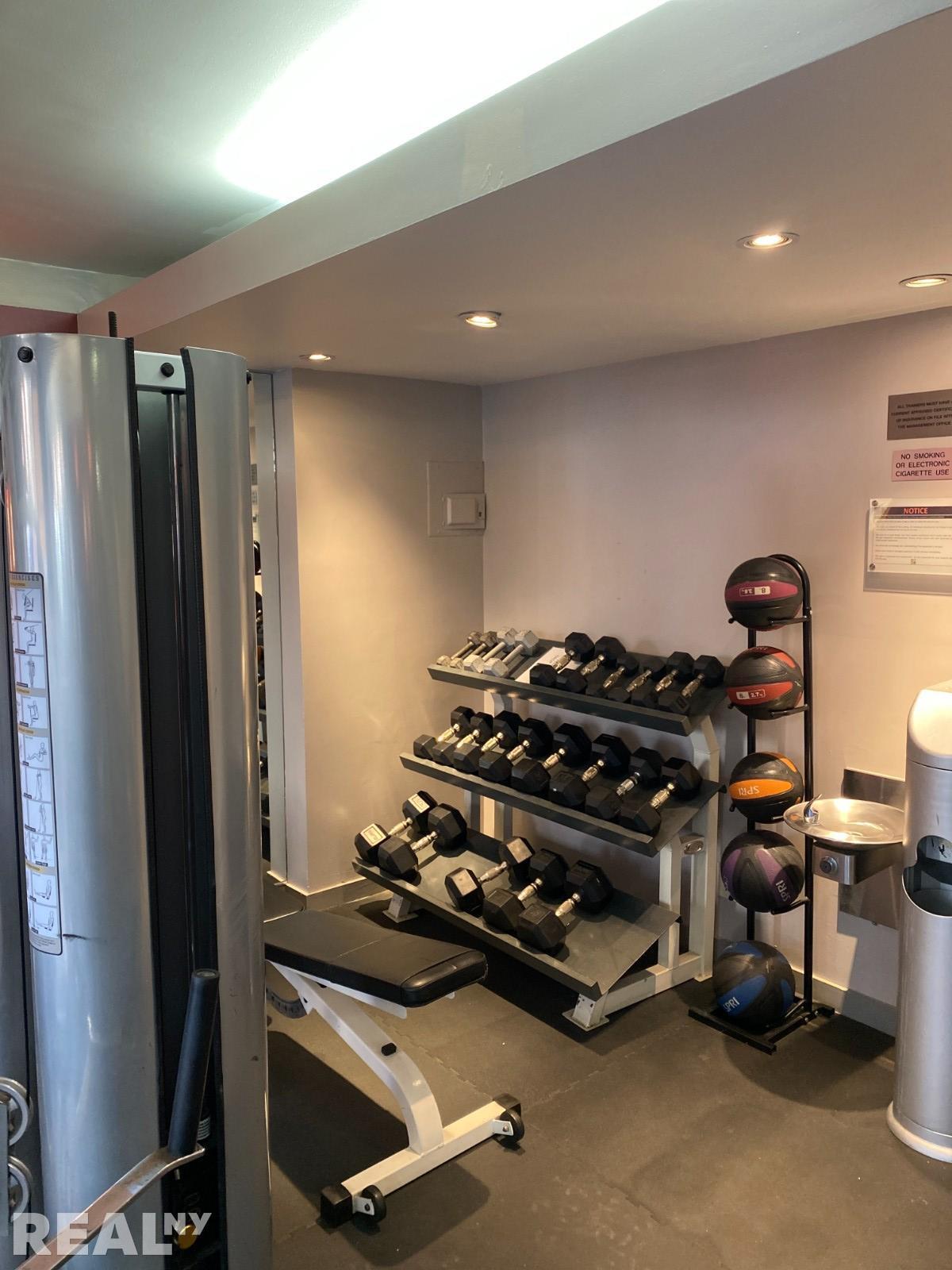 Building Photo - 236 E 36th St