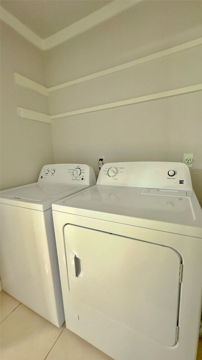 Building Photo - 6438 Alisa Ln