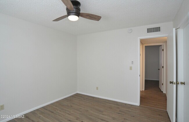 Building Photo - 3777 W Horizon Hills Dr