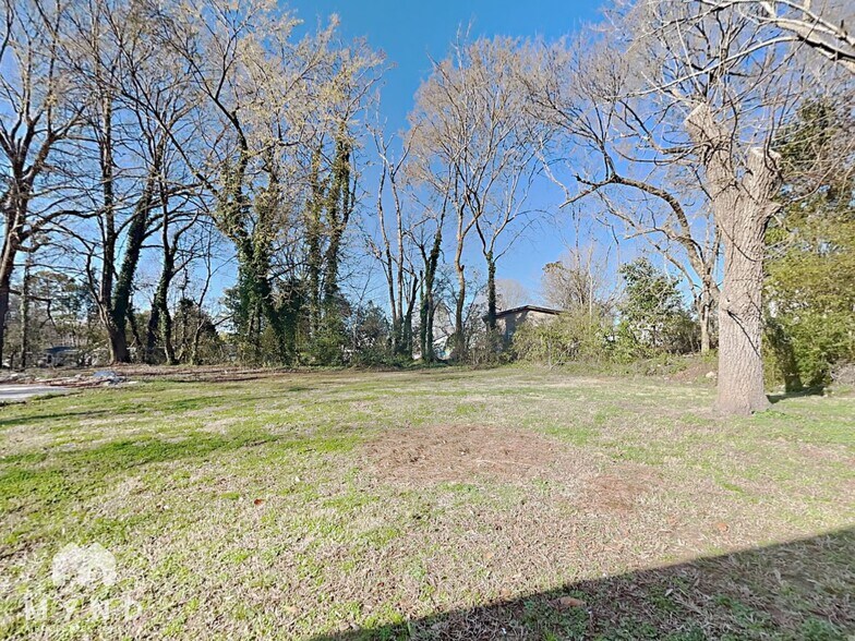 Building Photo - 2525 Darren Dr