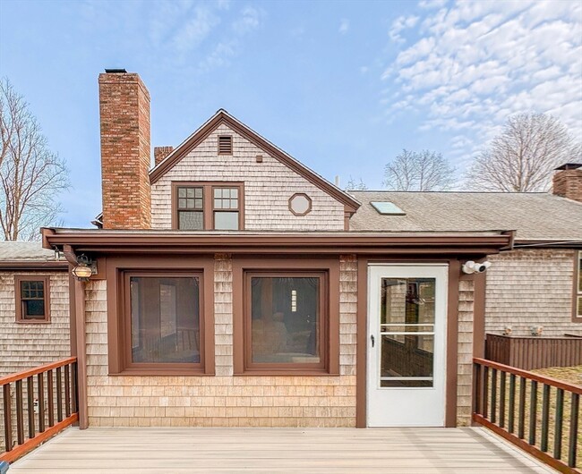 Building Photo - 215 Sohier St