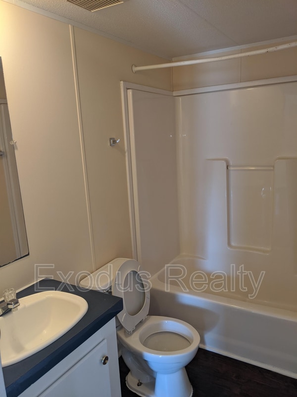 Building Photo - 433 Deer View
