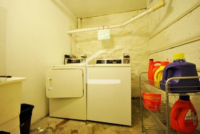 Building Photo - 35 Addington Rd