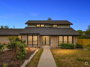 Building Photo - 10404 Spicewood Mesa