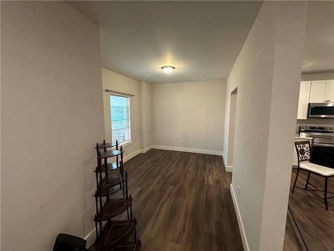 Building Photo - 370 Crestbrook Ln