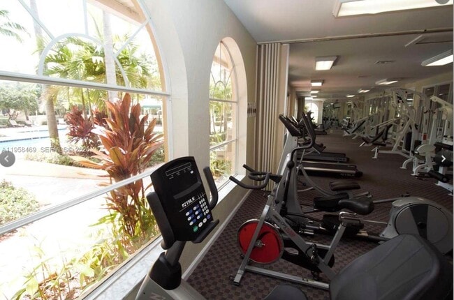 Building Photo - 4201 Glenmoor Dr