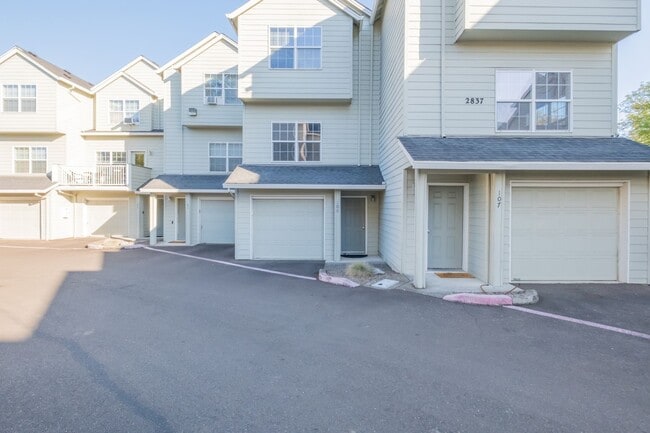 Building Photo - Stylish 2-Bedroom Condo Near OSU – Spaciou...