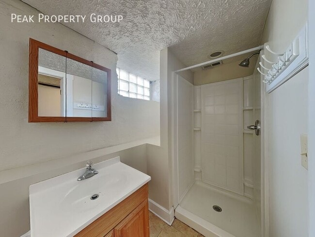 Building Photo - 1393 Indianola Ave