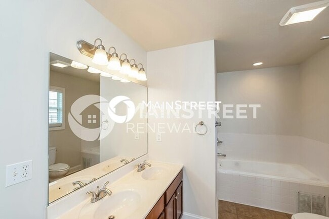 Building Photo - 3 Bedroom Pet-Friendly Home in KNOXVILLE, ...