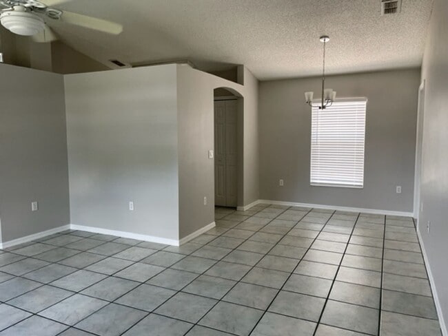 Building Photo - 2830 Ascot Ln