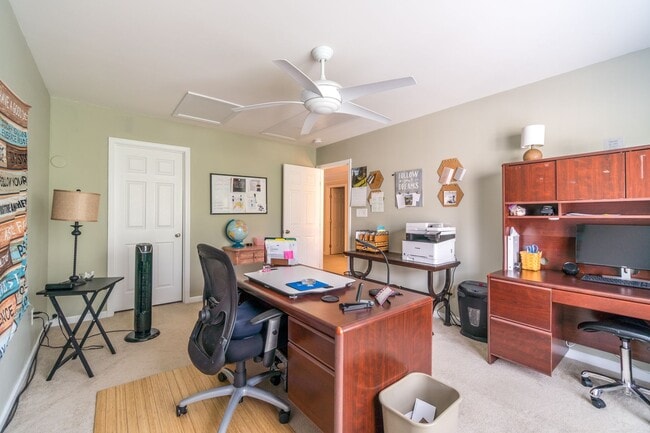 Building Photo - Luxury Golf Course Town Home with Master S...