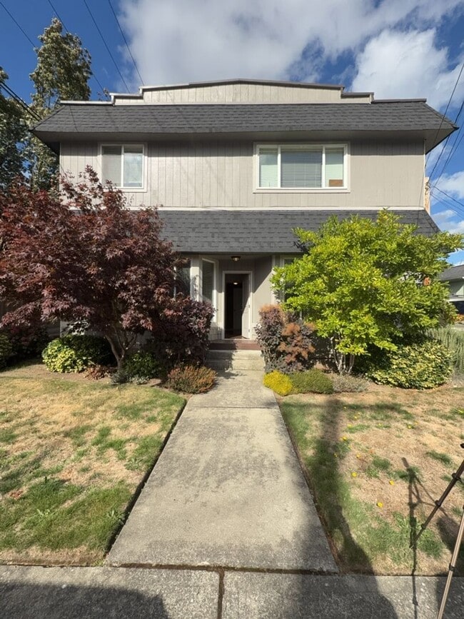 Building Photo - 1713 - Restore