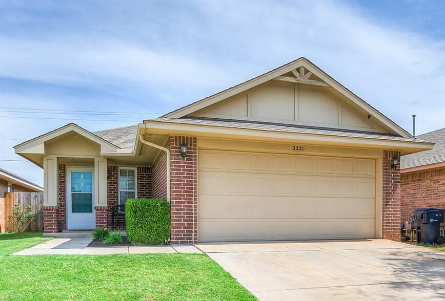 Primary Photo - 2221 NW 199th St