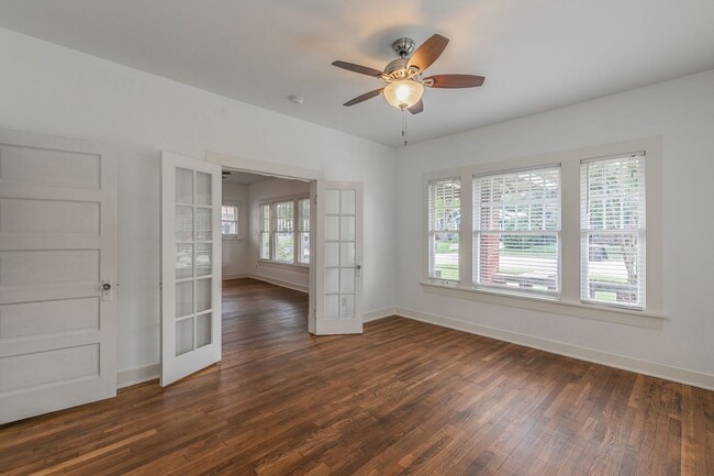 Building Photo - ADORABLE home in Ryan Place