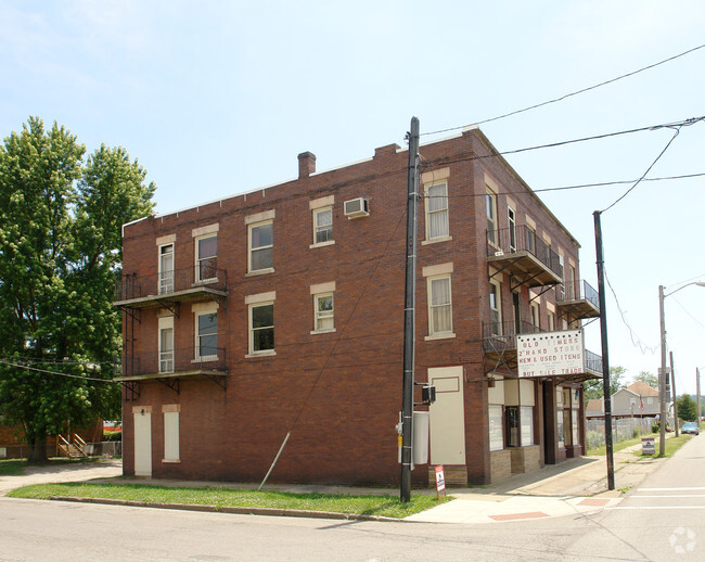 Building Photo - 904-908 Putnam Ave