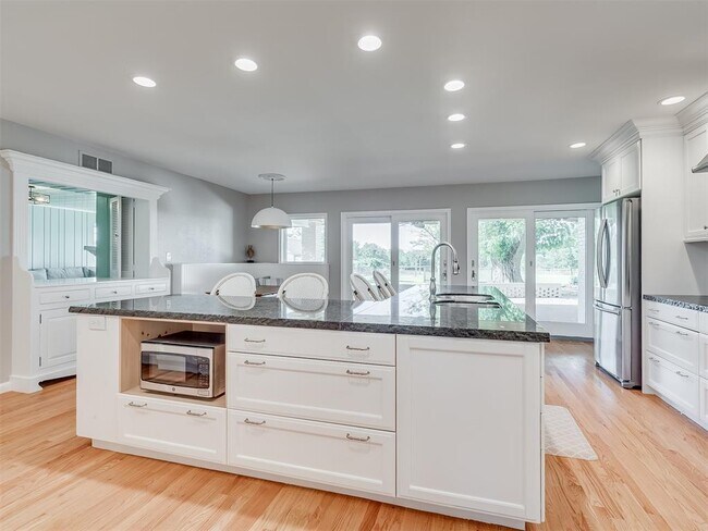 Building Photo - 1516 E Britton Rd