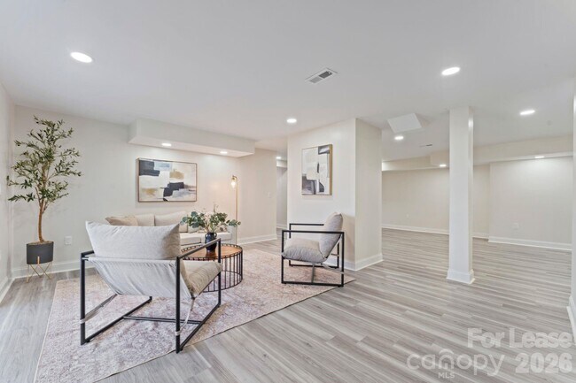 Building Photo - 612 Westway Dr