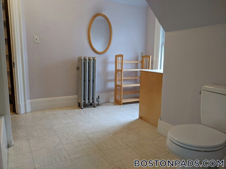 Building Photo - 588 Huron Ave