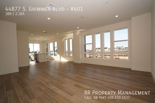 Building Photo - Brand New Top Floor Condo in Excellent Fre...