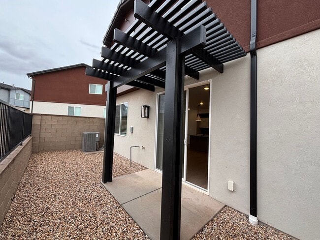 Building Photo - BRAND NEW END TOWNHOME FOR RENT + HALF OFF JANUARY RENT!