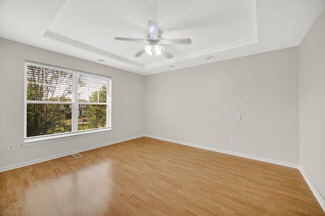 Building Photo - 318 Village Square