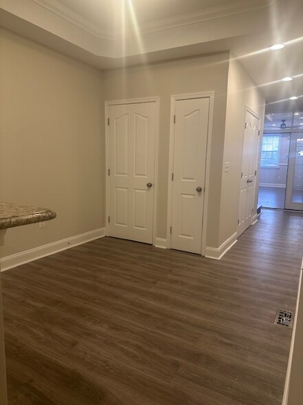 Building Photo - 1129 Washington Blvd