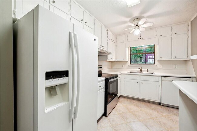 Building Photo - 2885 Webb Rd