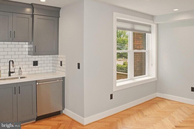 Building Photo - 1643 New Jersey Ave NW