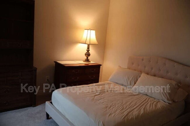 Building Photo - 659 Thomas Penn Dr