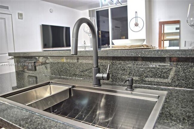 Building Photo - 170 SE 14th St