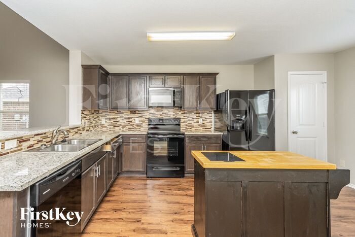 Building Photo - 223 Thoroughbred St