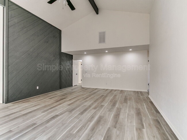 Building Photo - 6628 Laurel Dr