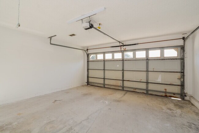 Building Photo - 803 Hillary Ct