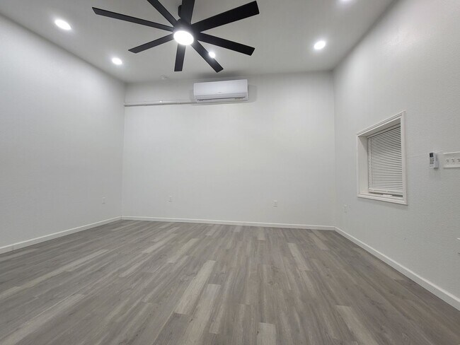 Building Photo - 2904 4th St