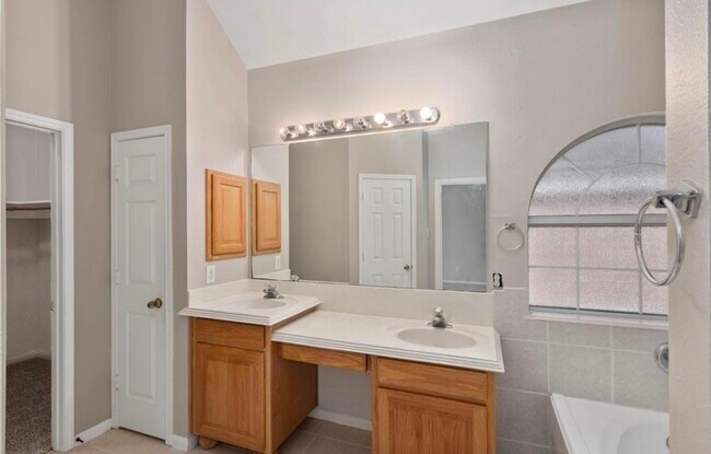Building Photo - 10115 Cottonwood Canyon Dr