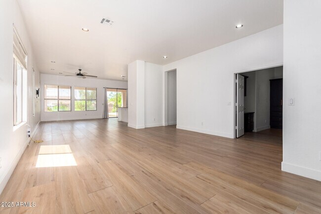 Building Photo - 7701 E Buteo Dr