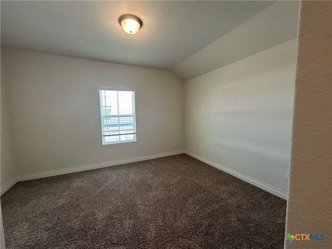 Building Photo - 320 Untermaier St