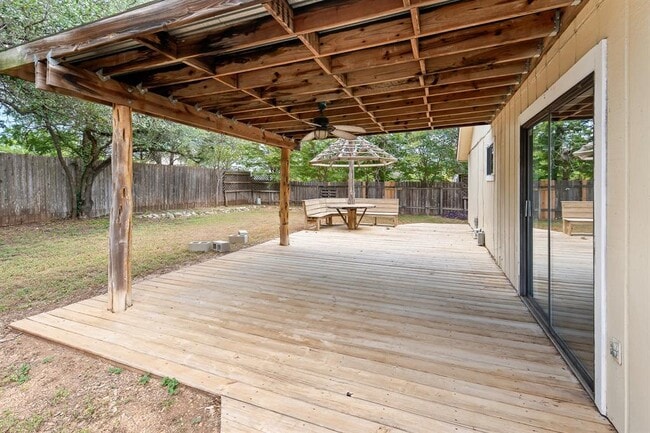 Building Photo - 607 Russet Valley Dr