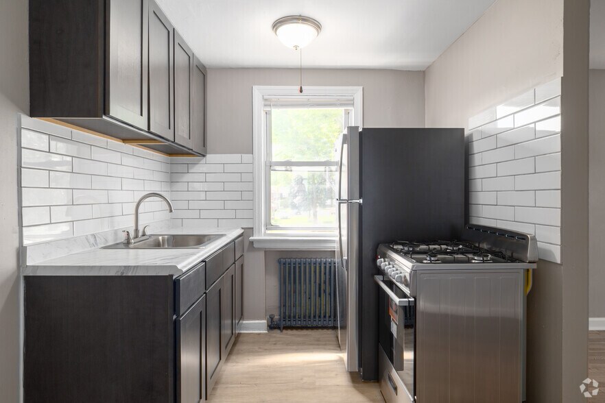 1BR, 1BA - 500SF - Premium Classic - Kitchen - Nottingham Apartments