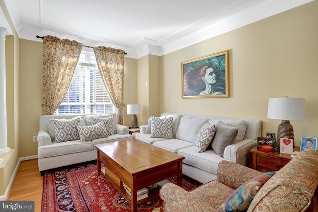 Building Photo - 5257 Bessley Pl