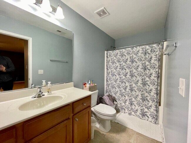 Building Photo - 2600 Taton Ct