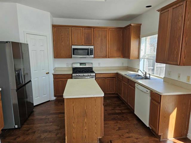 Building Photo - 2104 Royal Oak Dr