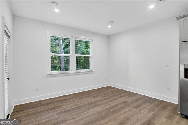 Building Photo - 608 Avondale Pk Cir